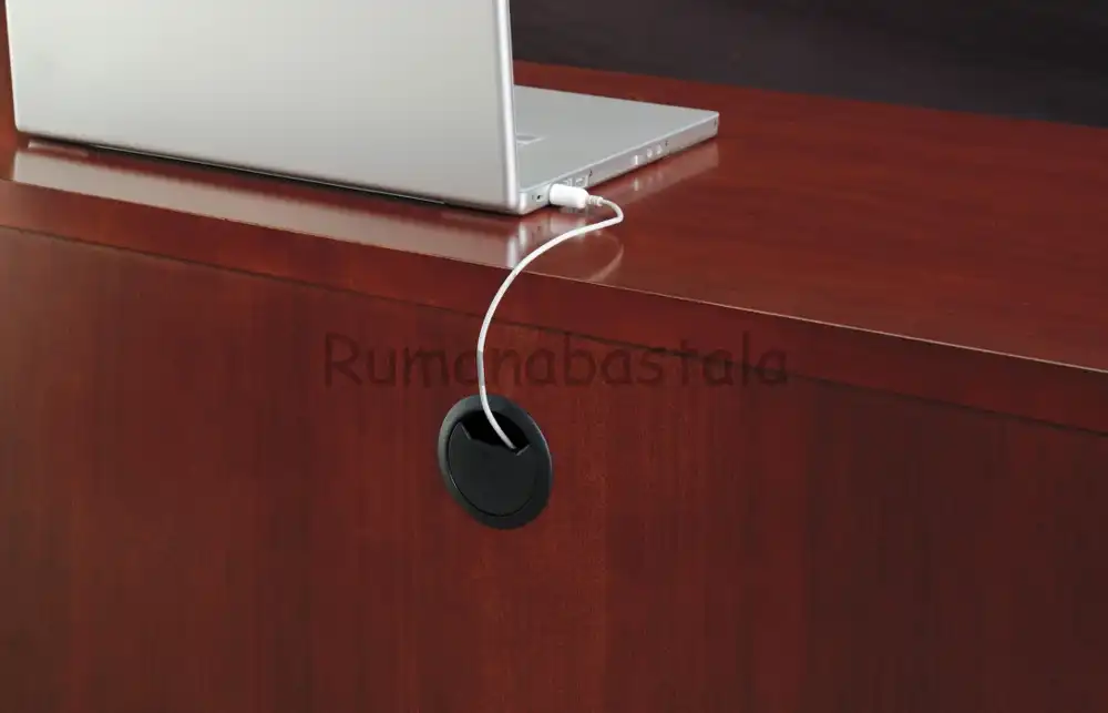 Meja dengan jalur kabel tersembunyi menjaga kabel tetap tersusun, menyembunyikan kabel dan colokan supaya rumah tetap rapi